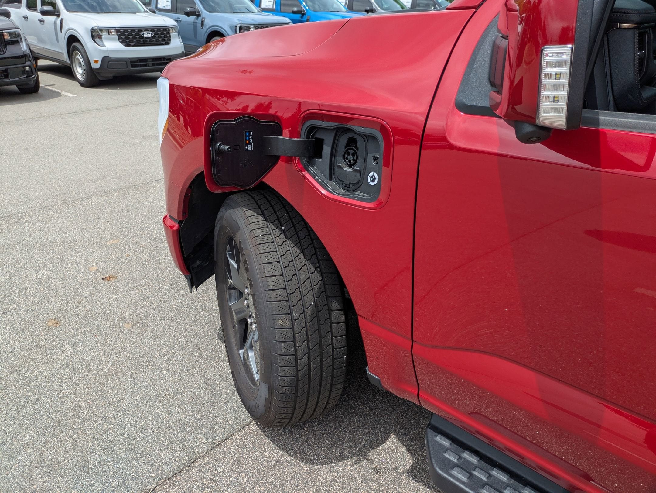 2025 Ford F-150 Lightning LARIAT