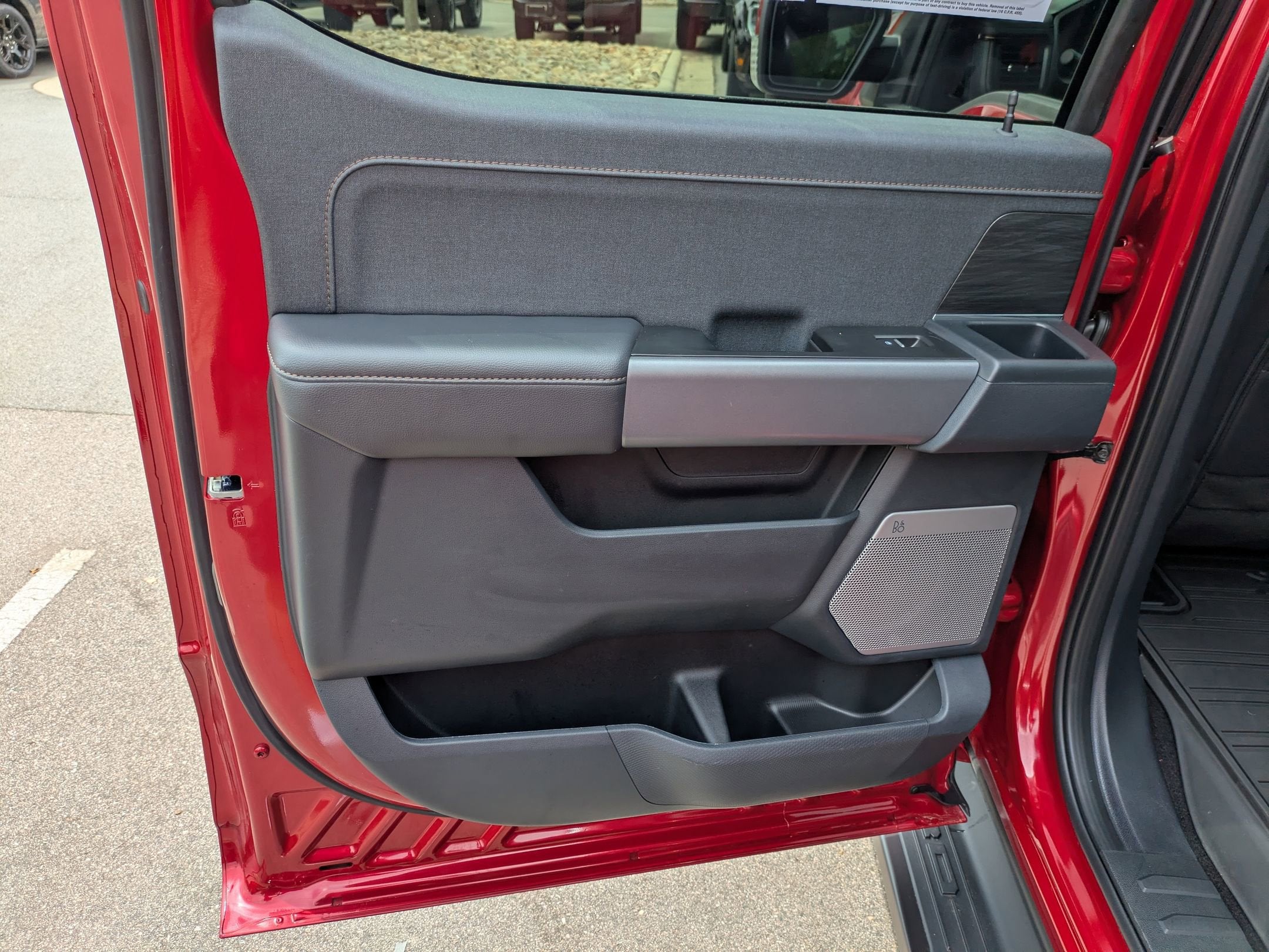 2025 Ford F-150 Lightning LARIAT