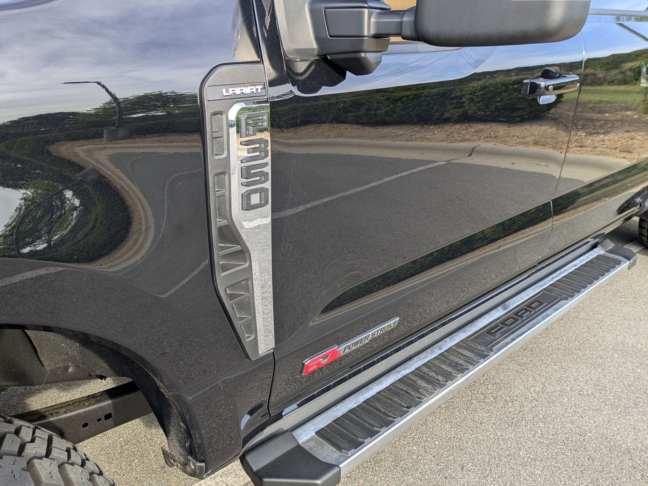 2023 Ford Super Duty F-350 DRW LARIAT