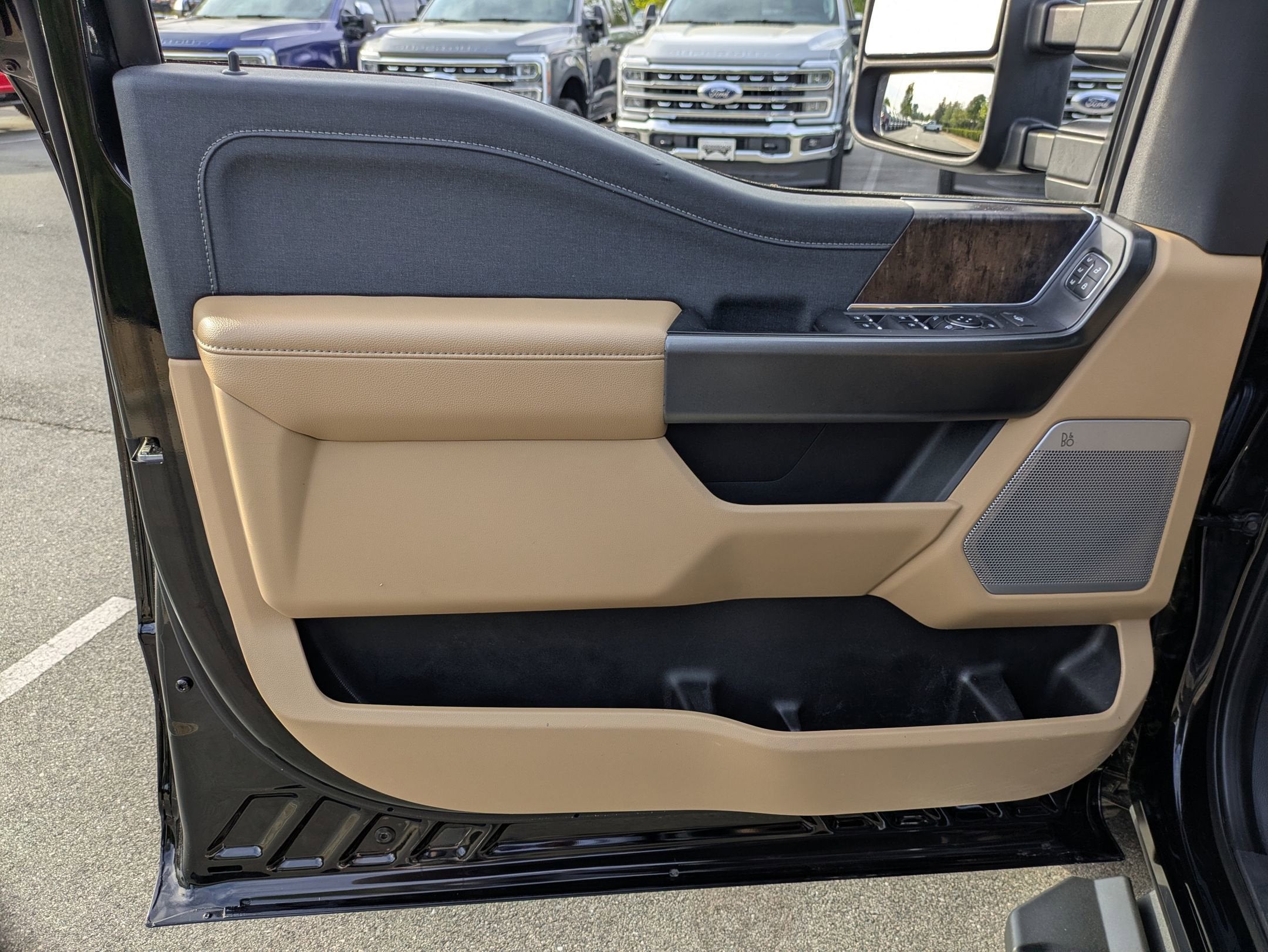 2023 Ford Super Duty F-350 DRW LARIAT