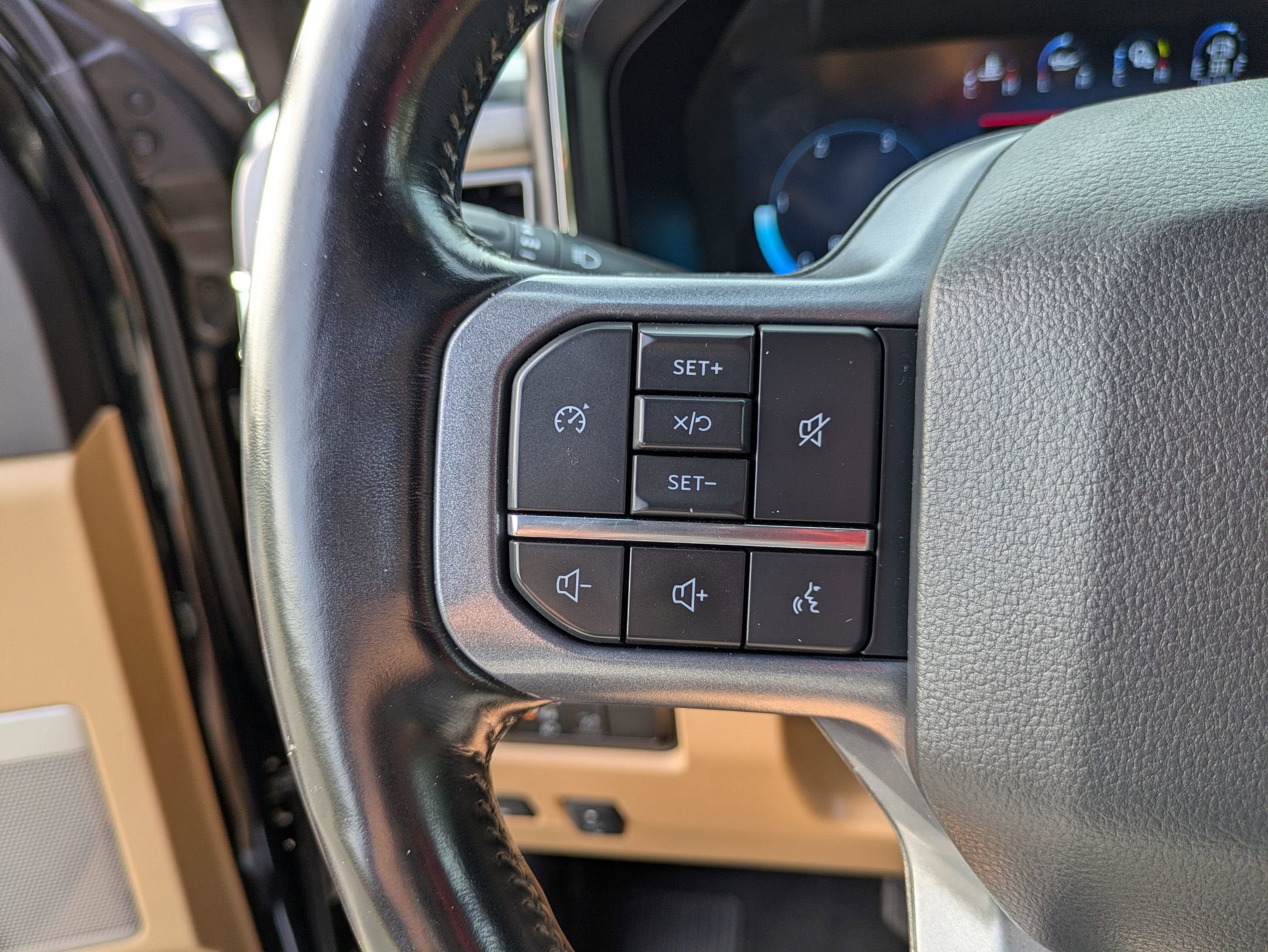 2023 Ford Super Duty F-350 DRW LARIAT