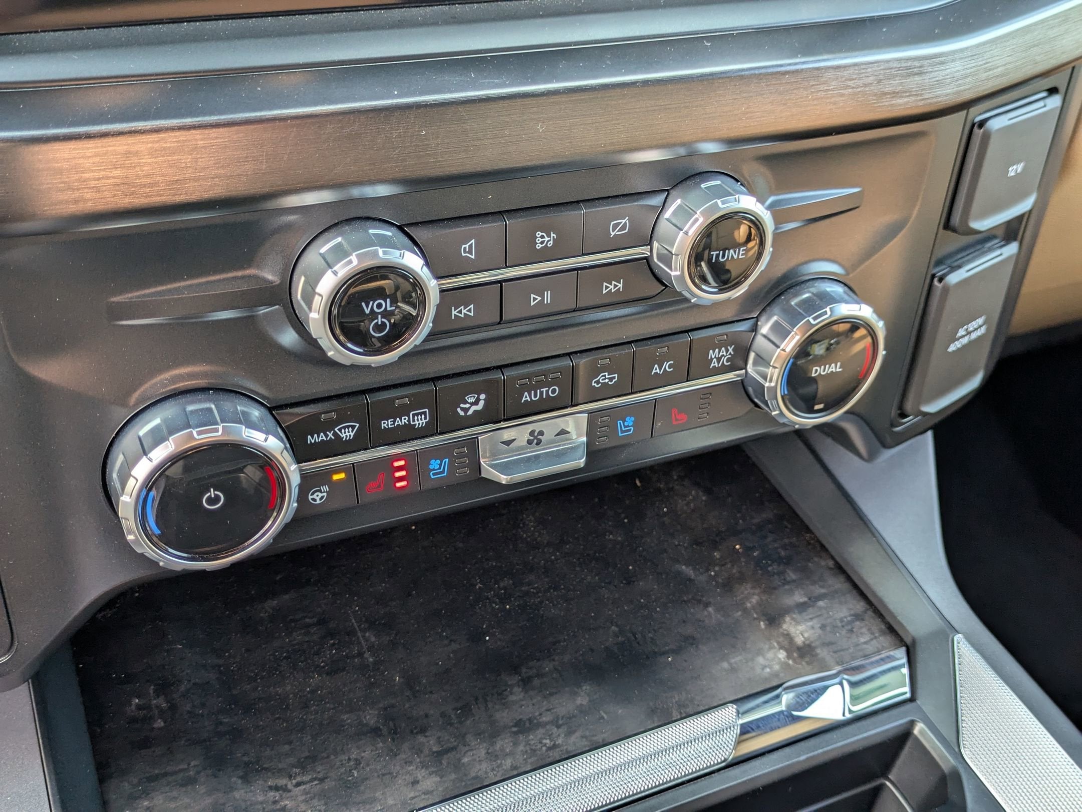 2023 Ford Super Duty F-350 DRW LARIAT