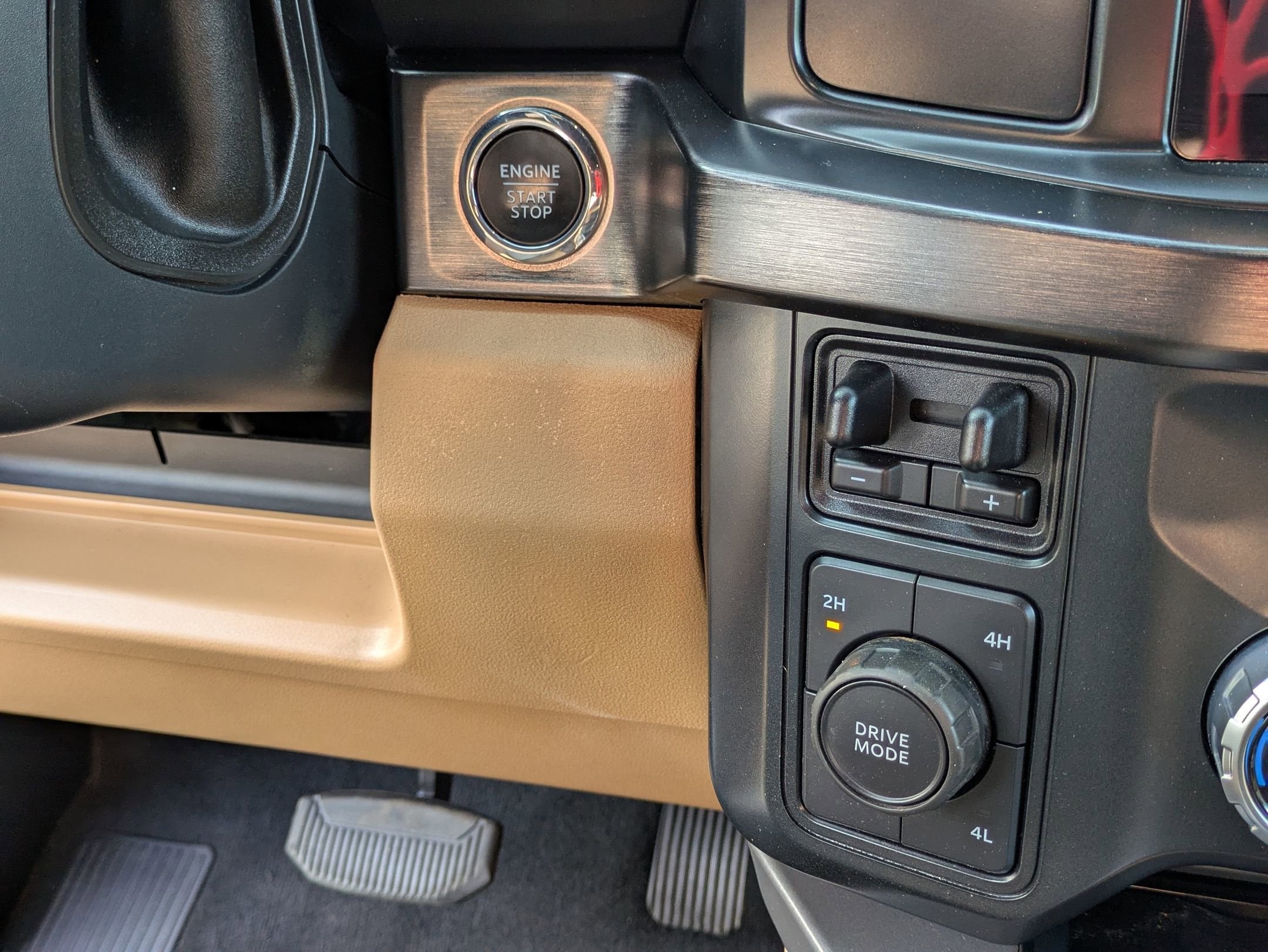 2023 Ford Super Duty F-350 DRW LARIAT