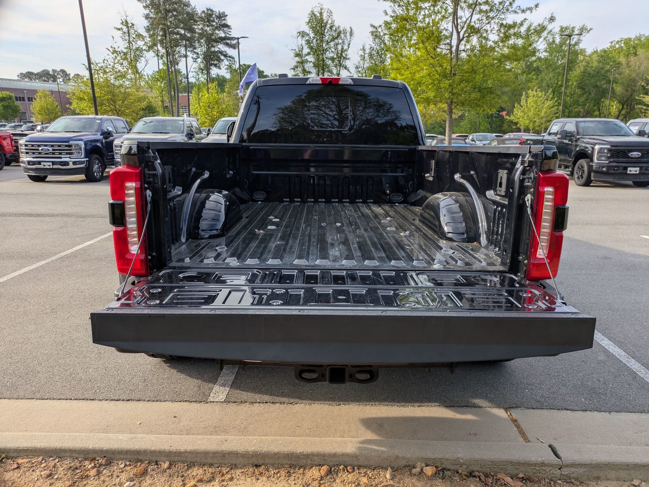 2023 Ford Super Duty F-350 DRW LARIAT