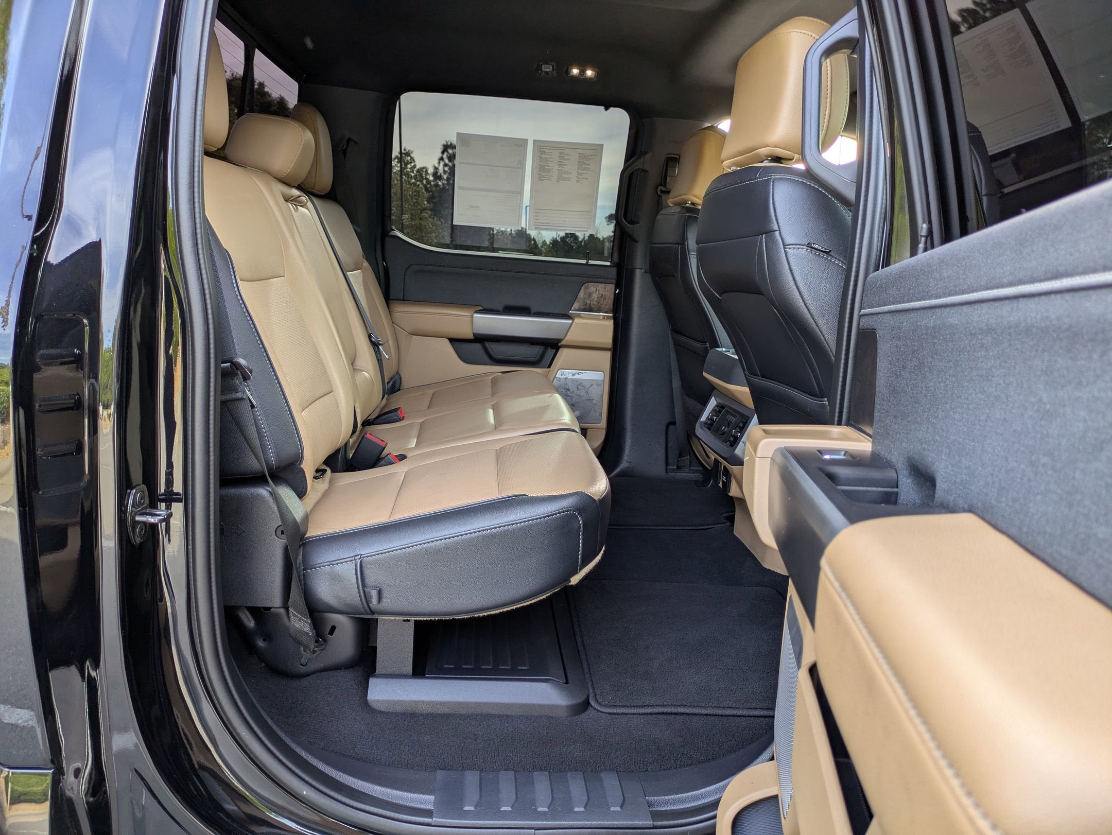 2023 Ford Super Duty F-350 DRW LARIAT