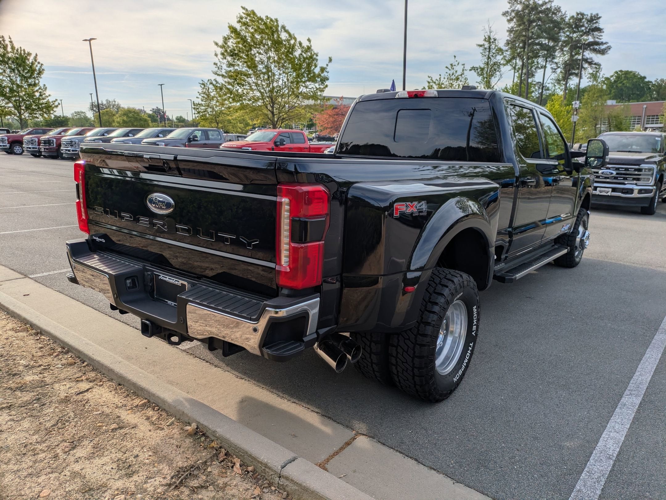 2023 Ford Super Duty F-350 DRW LARIAT