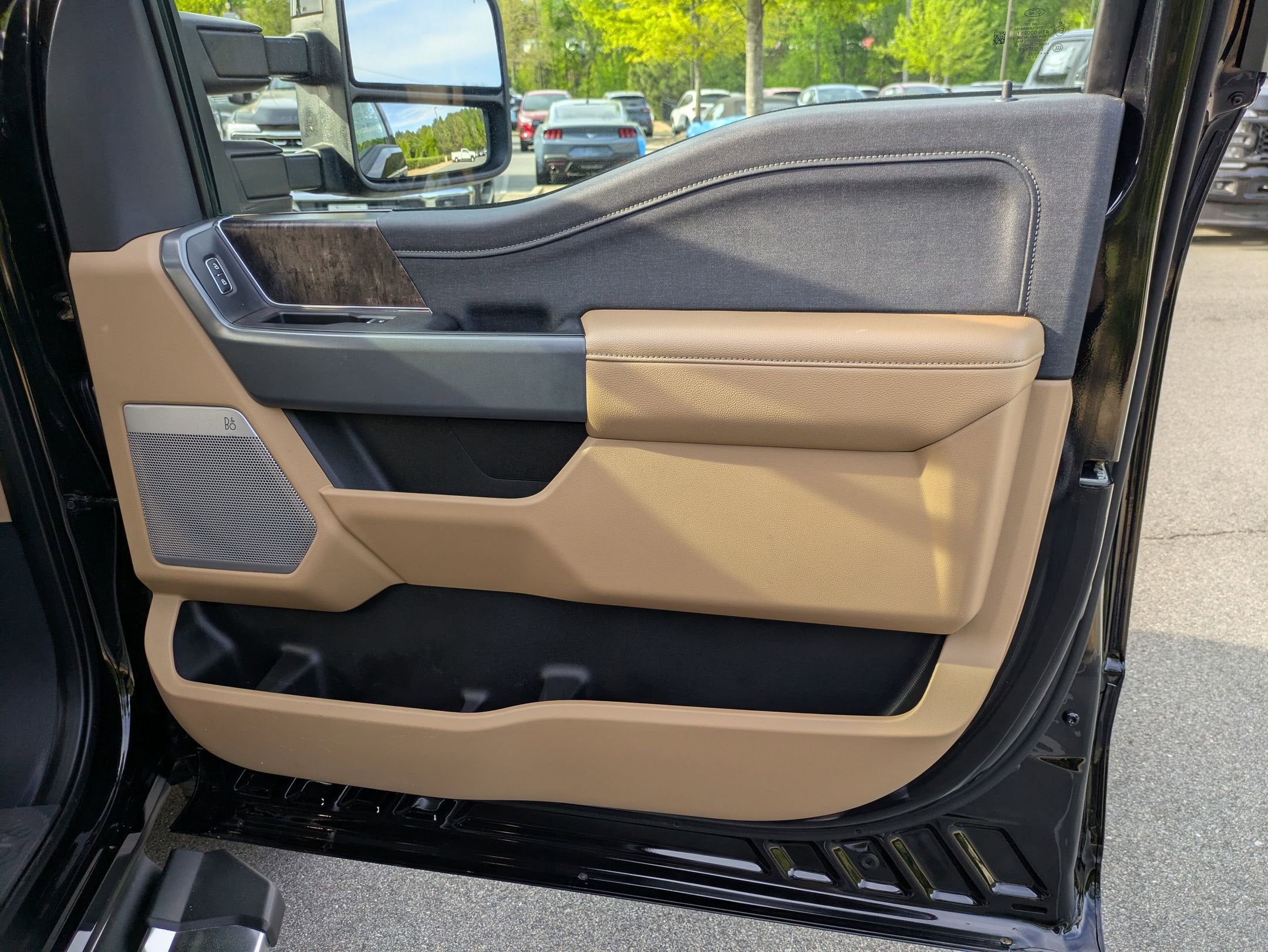 2023 Ford Super Duty F-350 DRW LARIAT