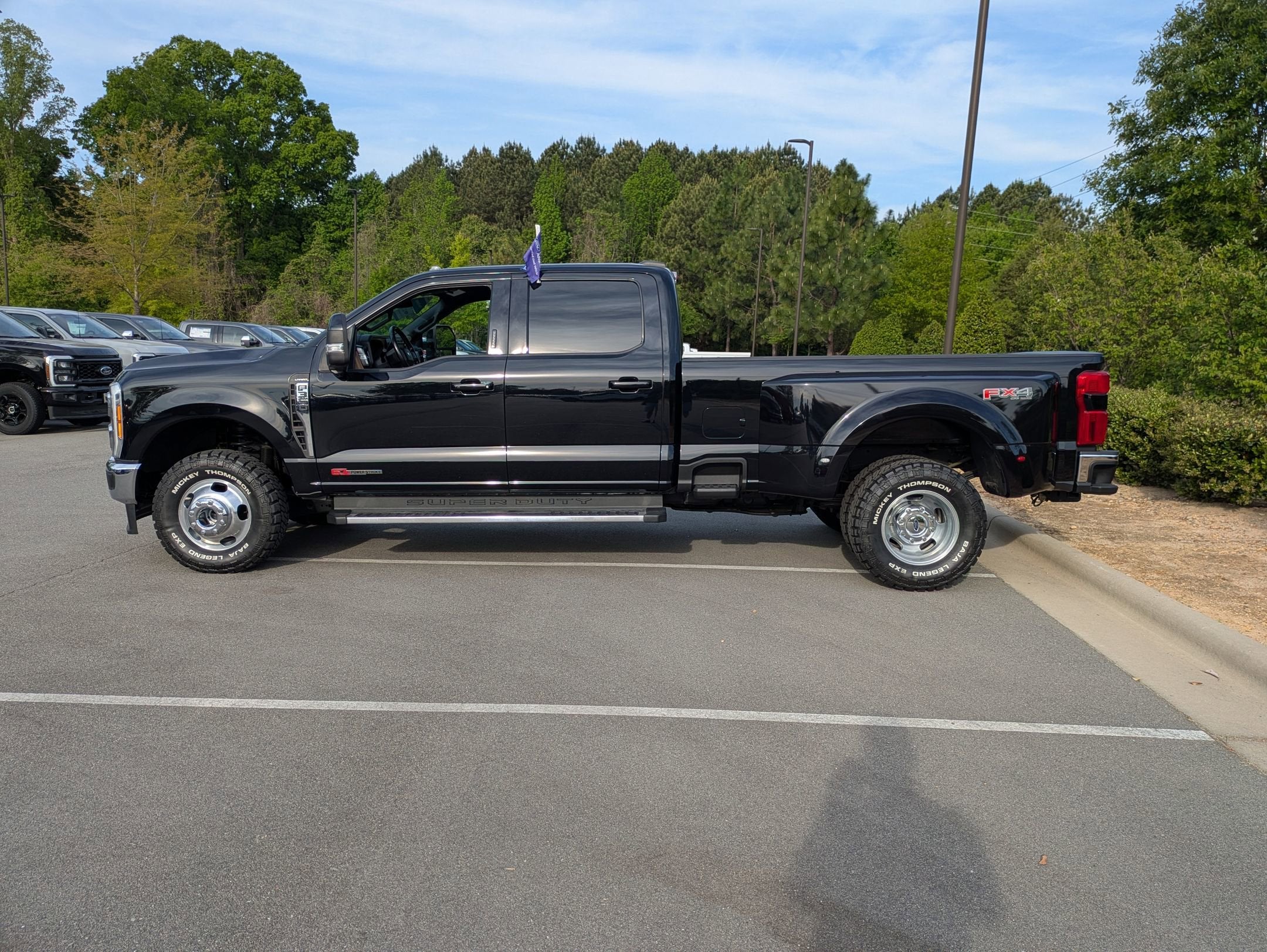 2023 Ford Super Duty F-350 DRW LARIAT