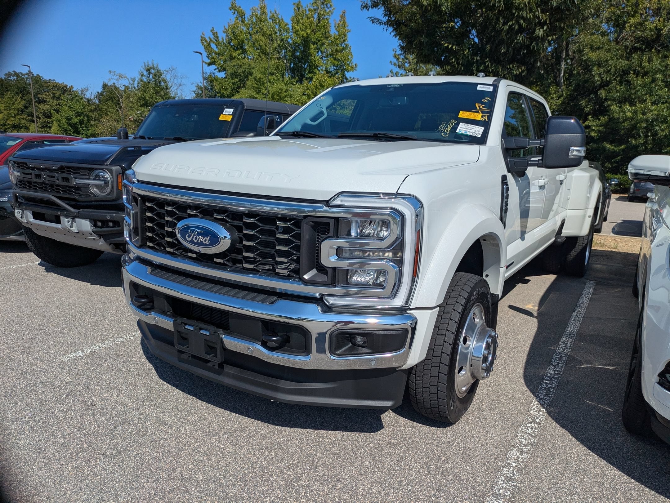 2024 Ford Super Duty F-450 DRW LARIAT