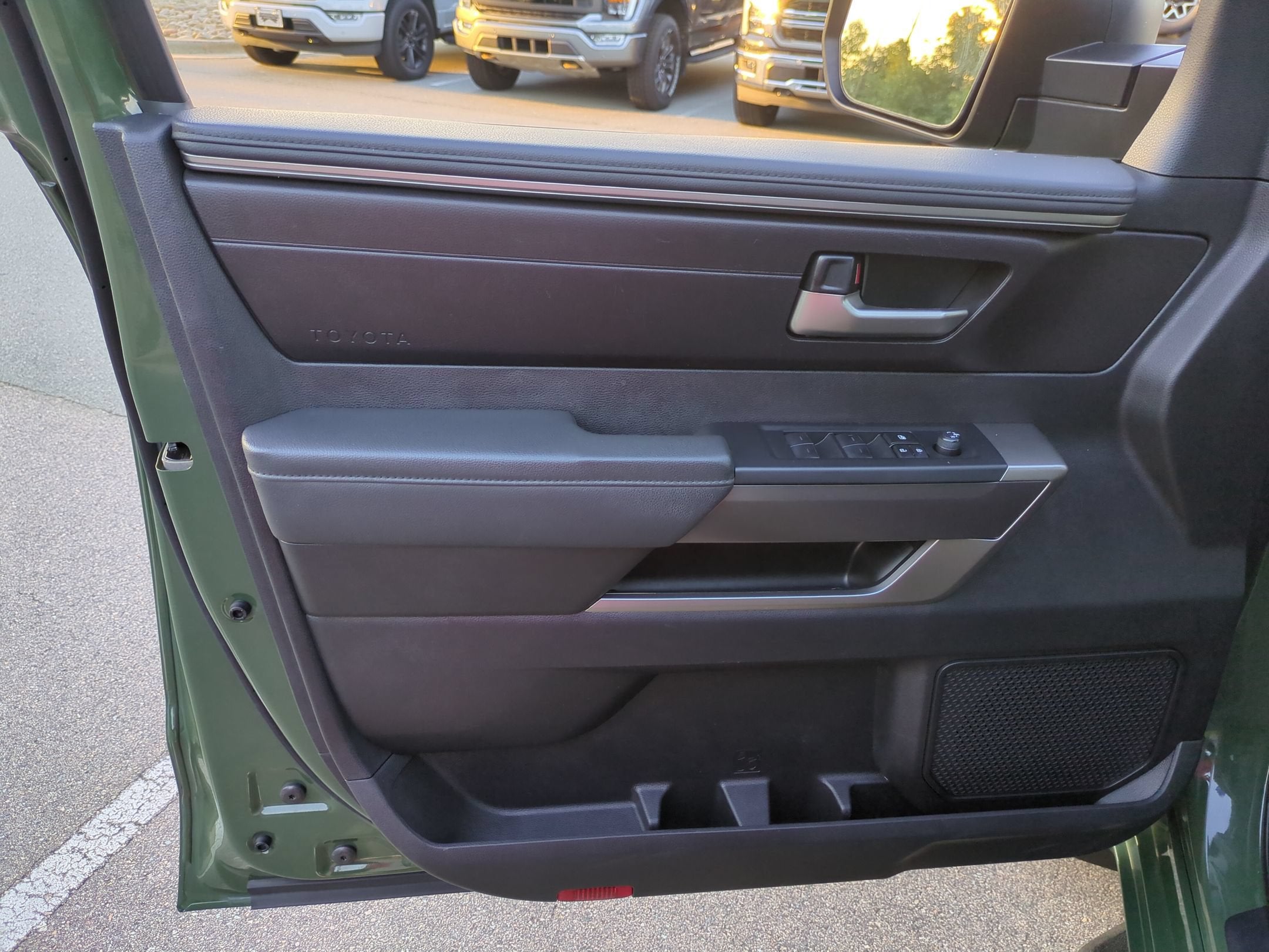 2023 Toyota Tundra 4WD SR5