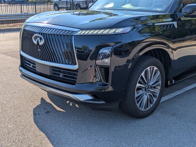 2025 INFINITI QX80 LUXE