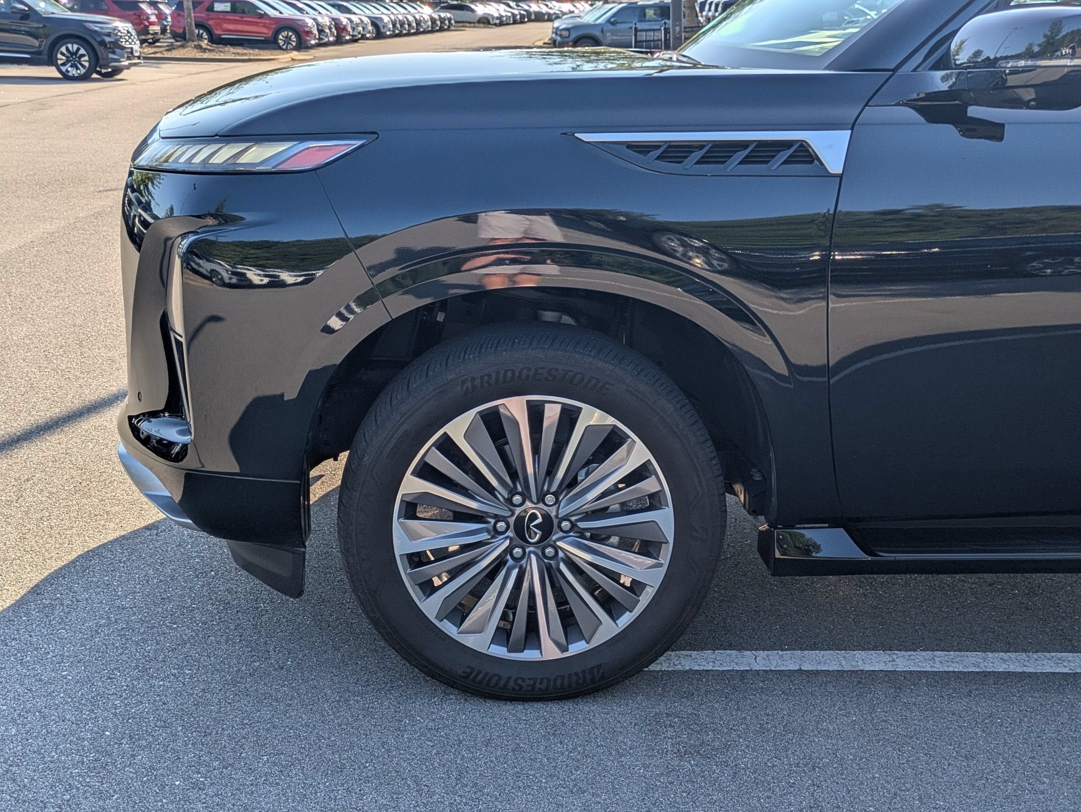 2025 INFINITI QX80 LUXE