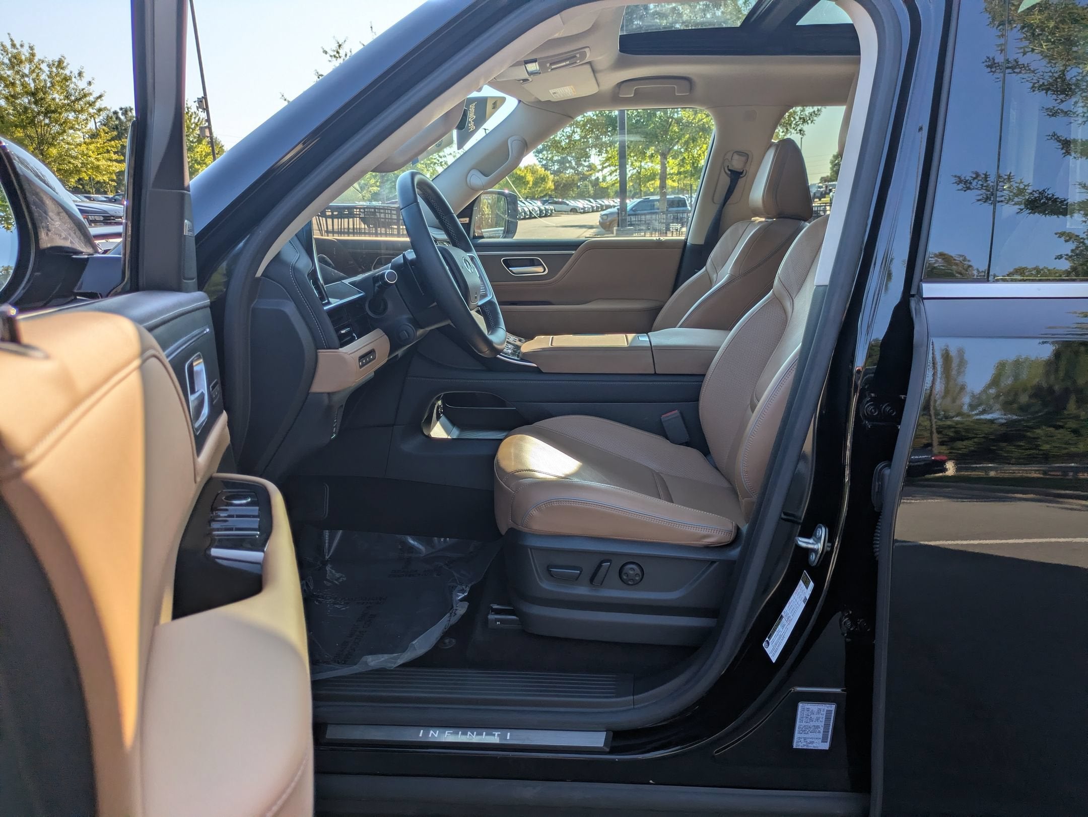 2025 INFINITI QX80 LUXE