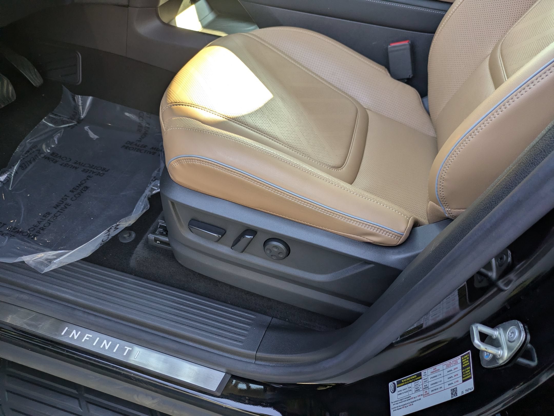 2025 INFINITI QX80 LUXE