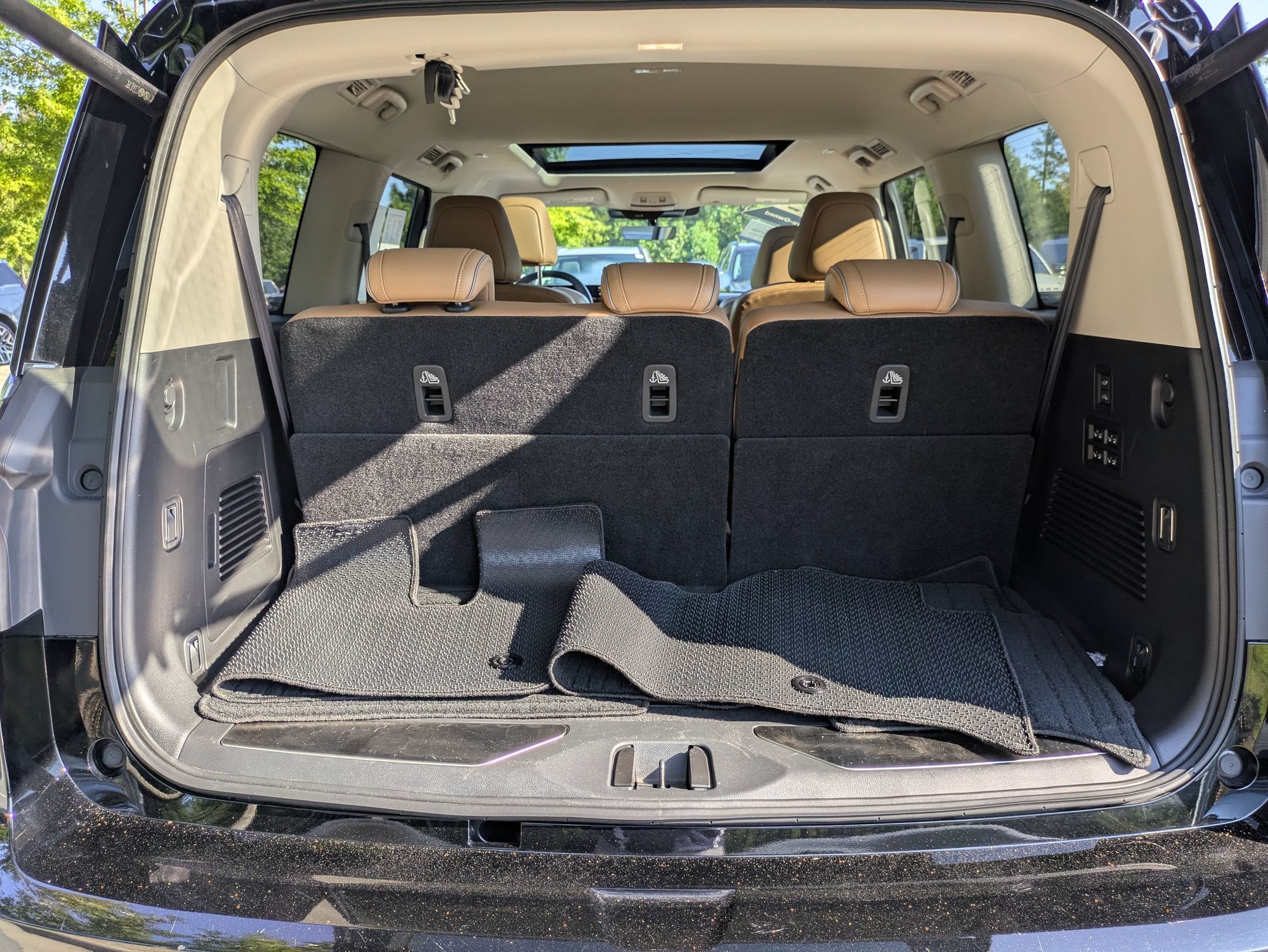 2025 INFINITI QX80 LUXE