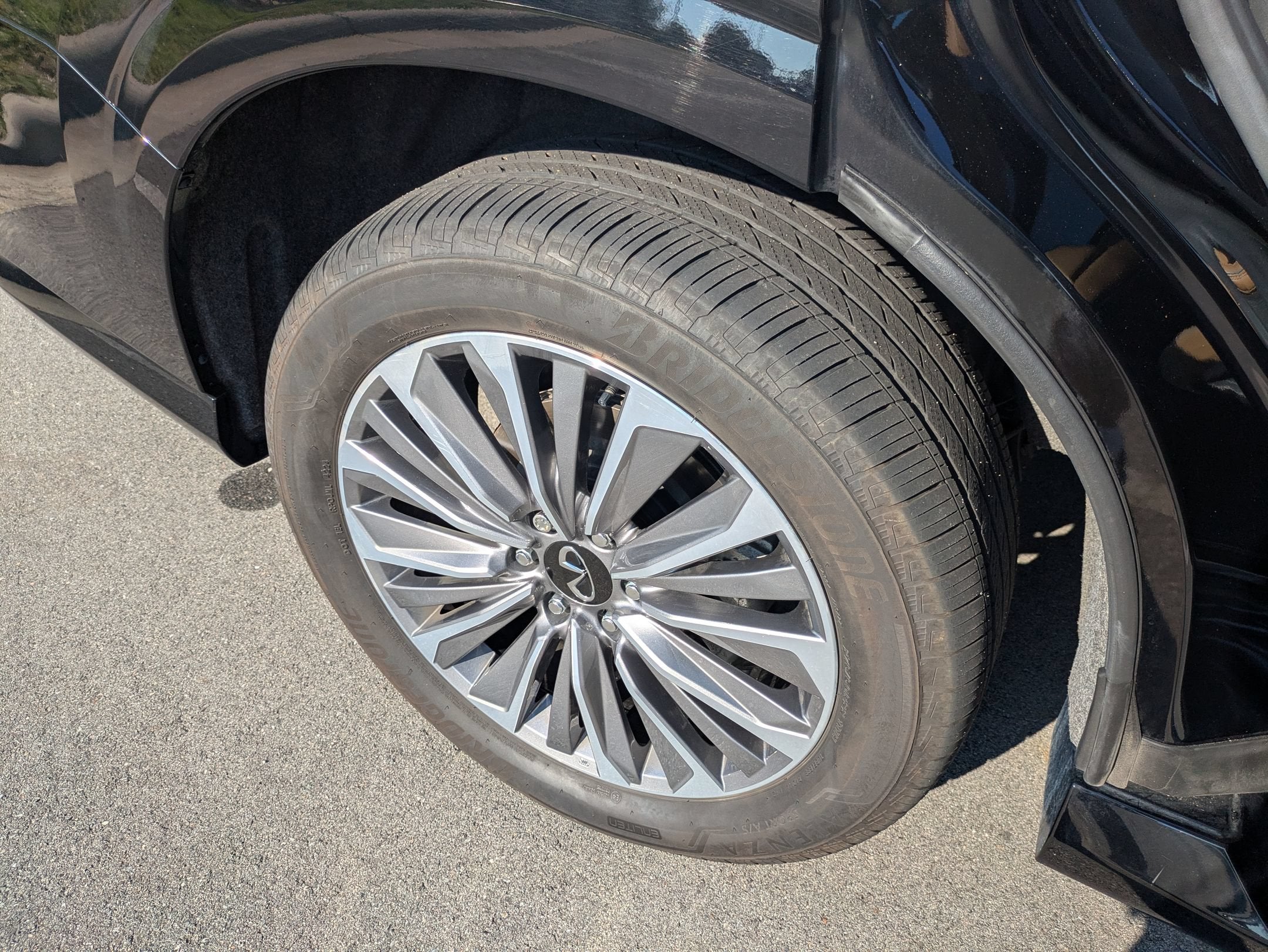 2025 INFINITI QX80 LUXE
