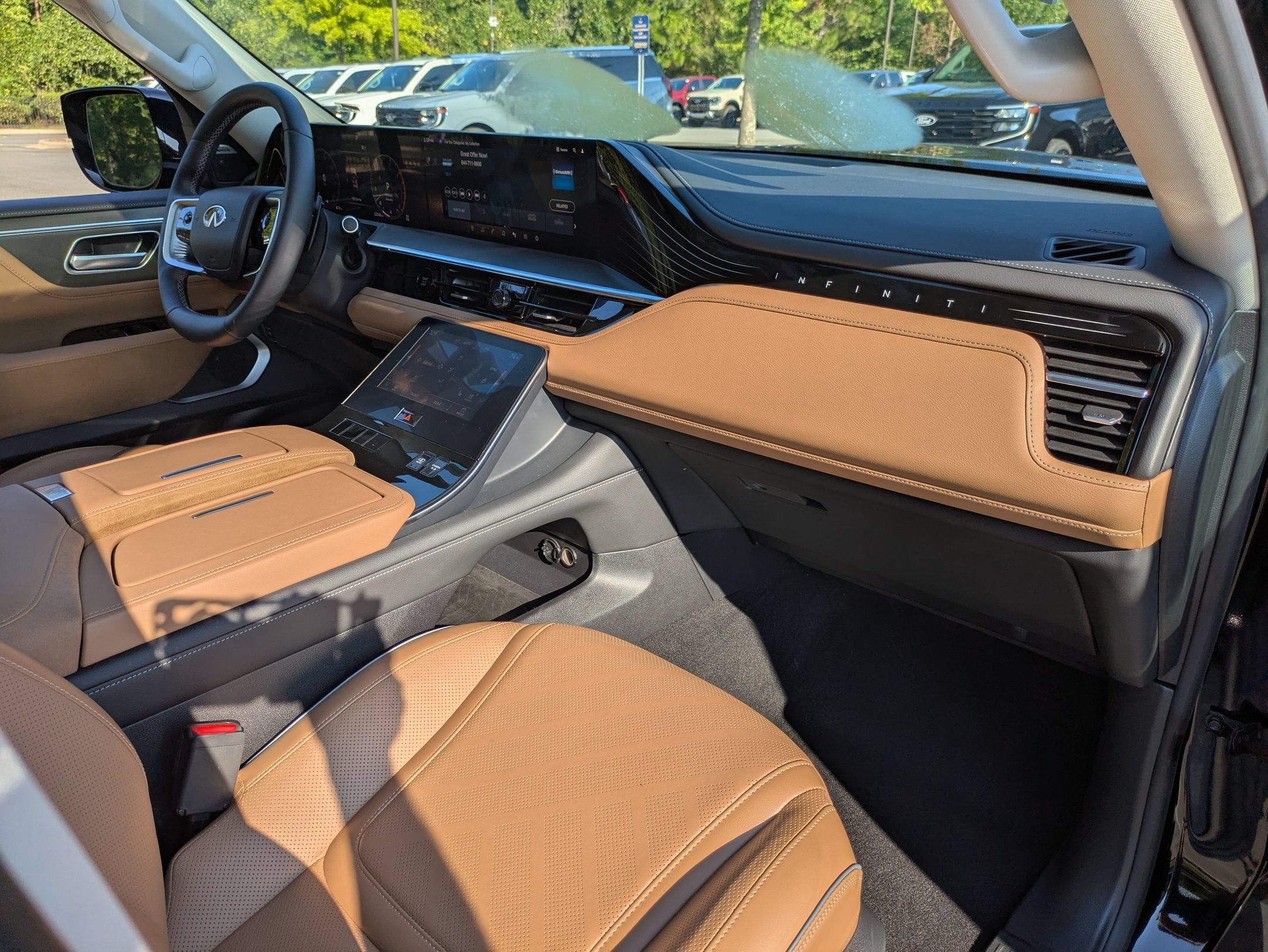 2025 INFINITI QX80 LUXE