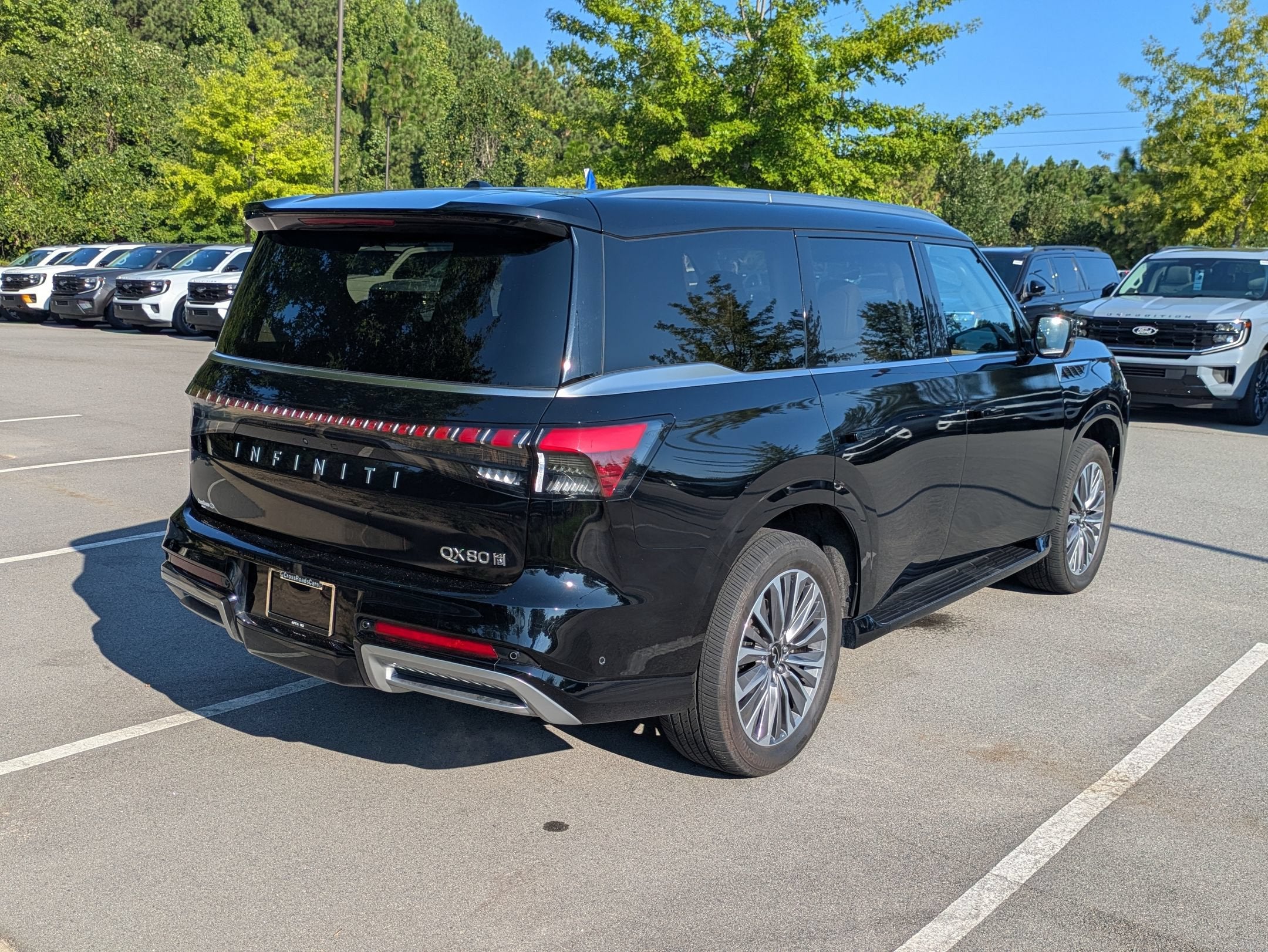 2025 INFINITI QX80 LUXE
