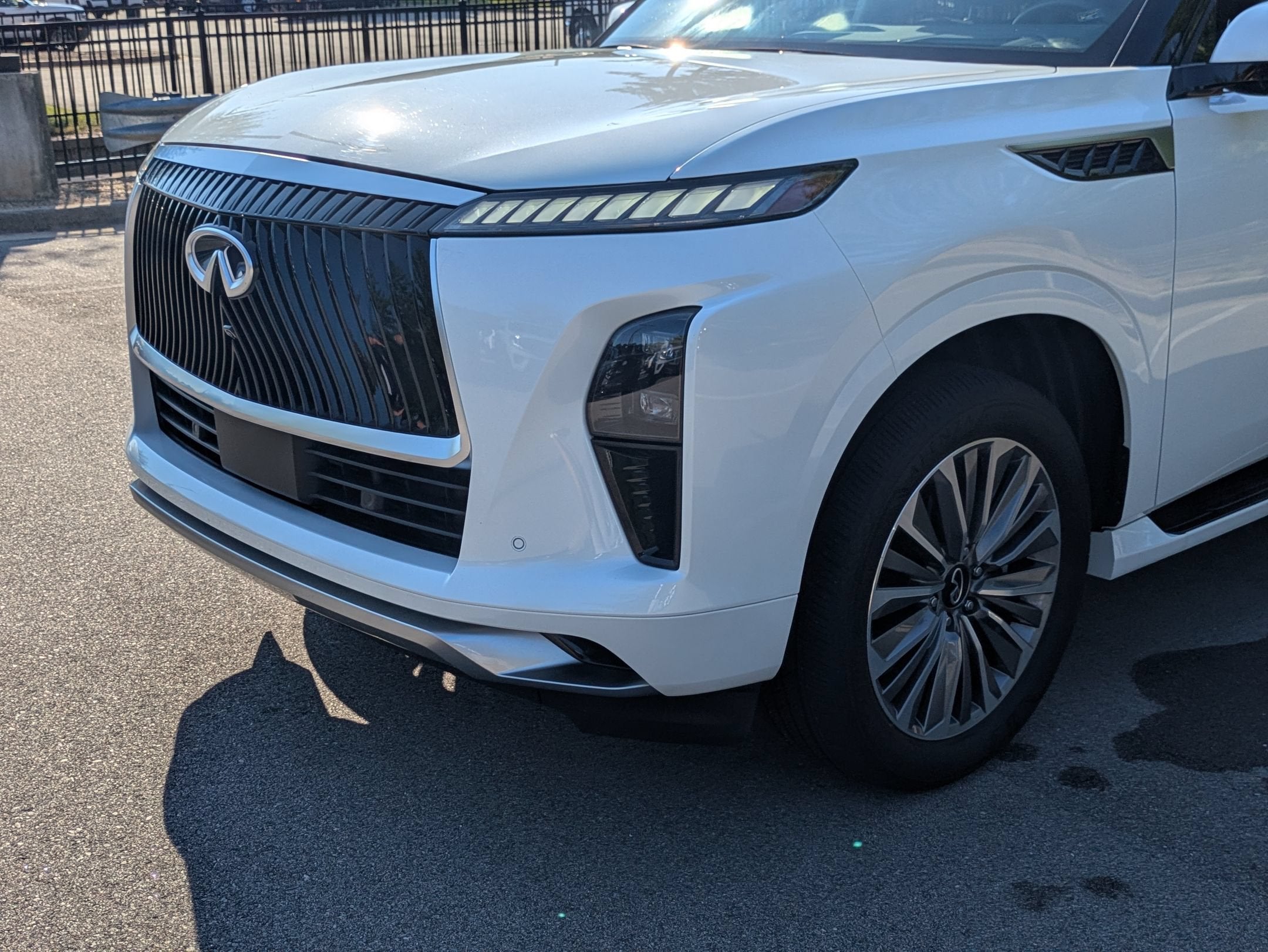 2025 INFINITI QX80 SENSORY