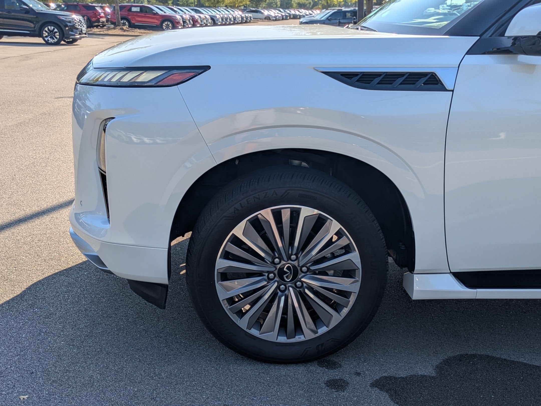 2025 INFINITI QX80 SENSORY