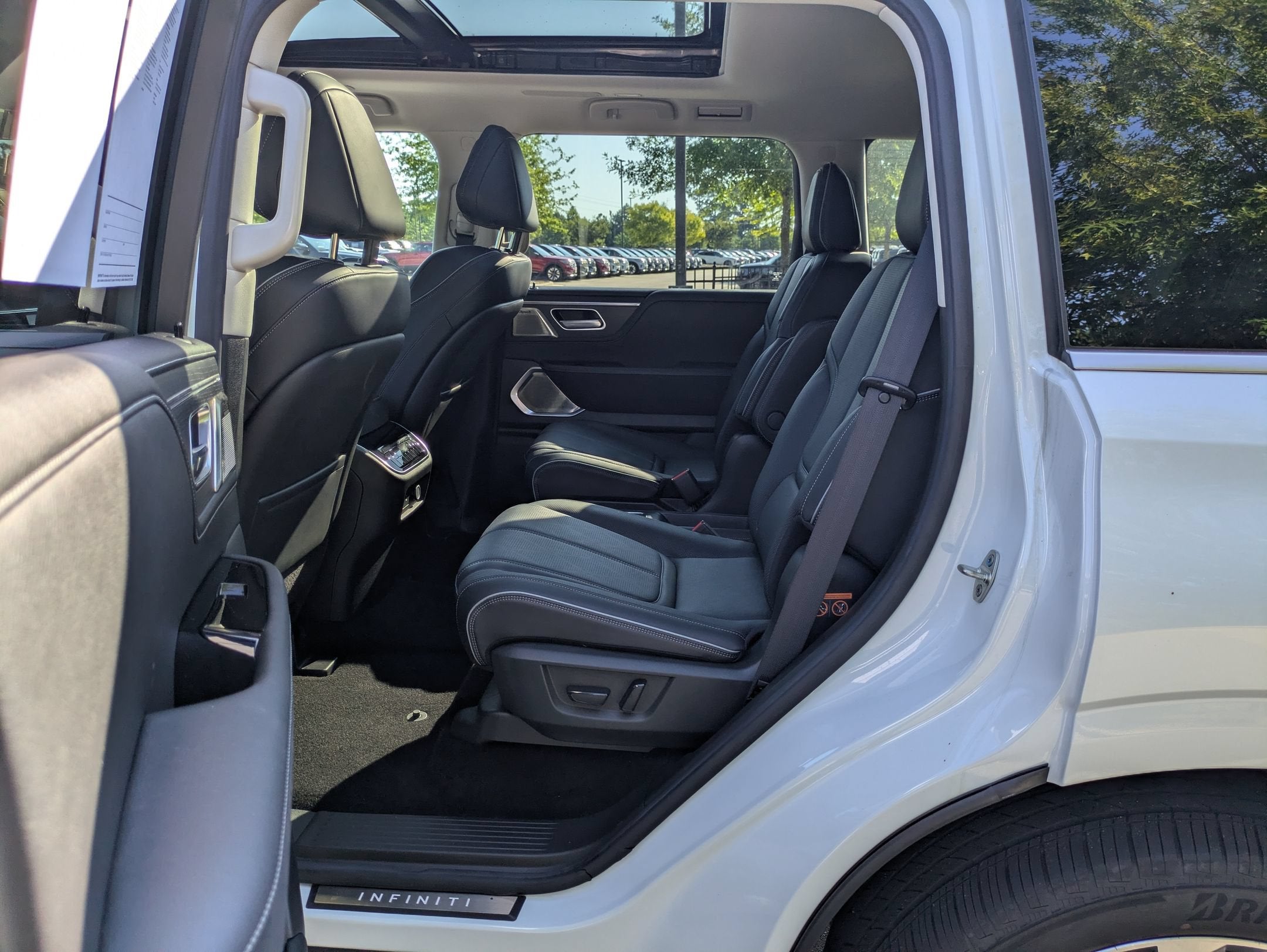 2025 INFINITI QX80 SENSORY