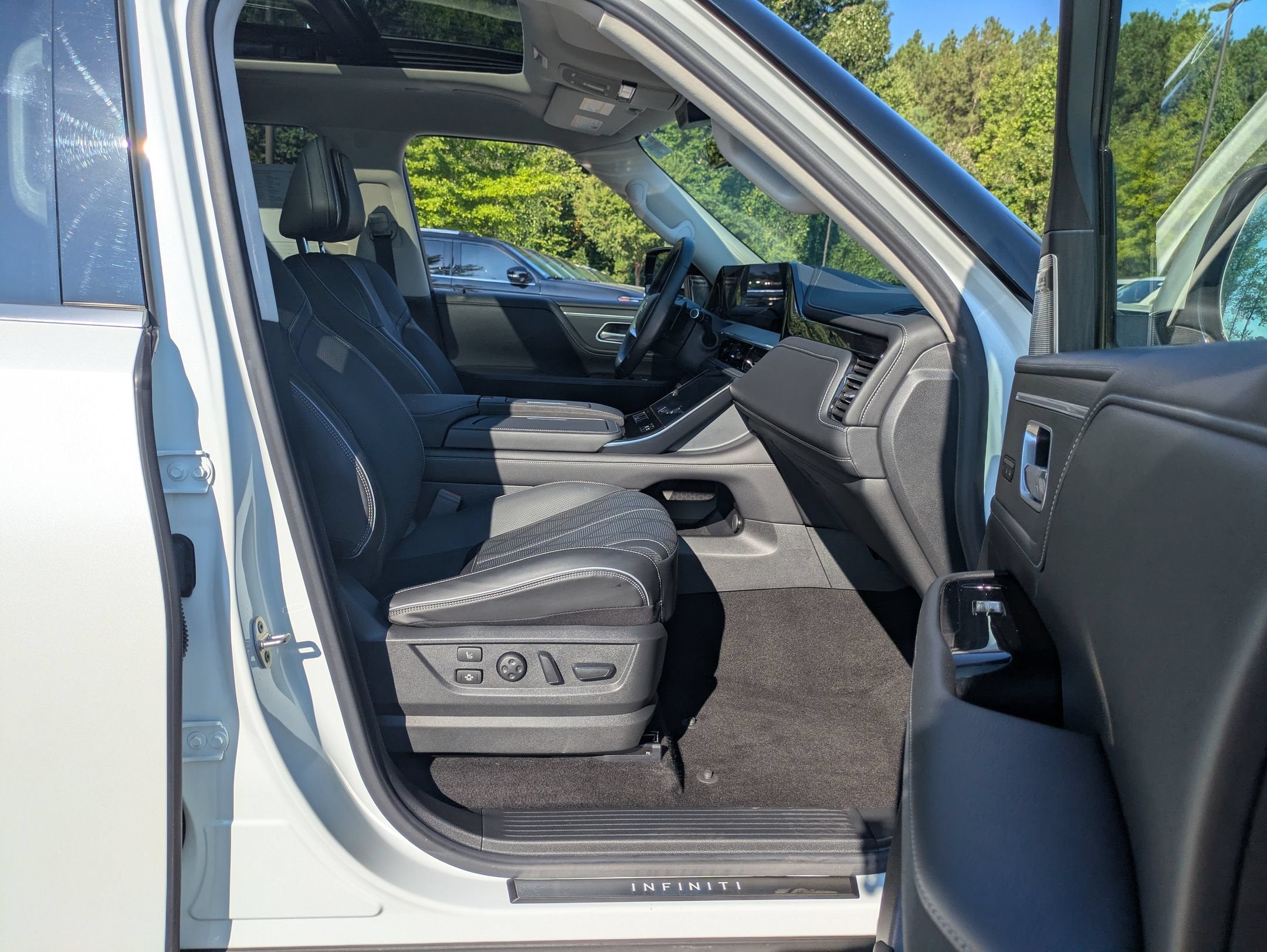 2025 INFINITI QX80 SENSORY