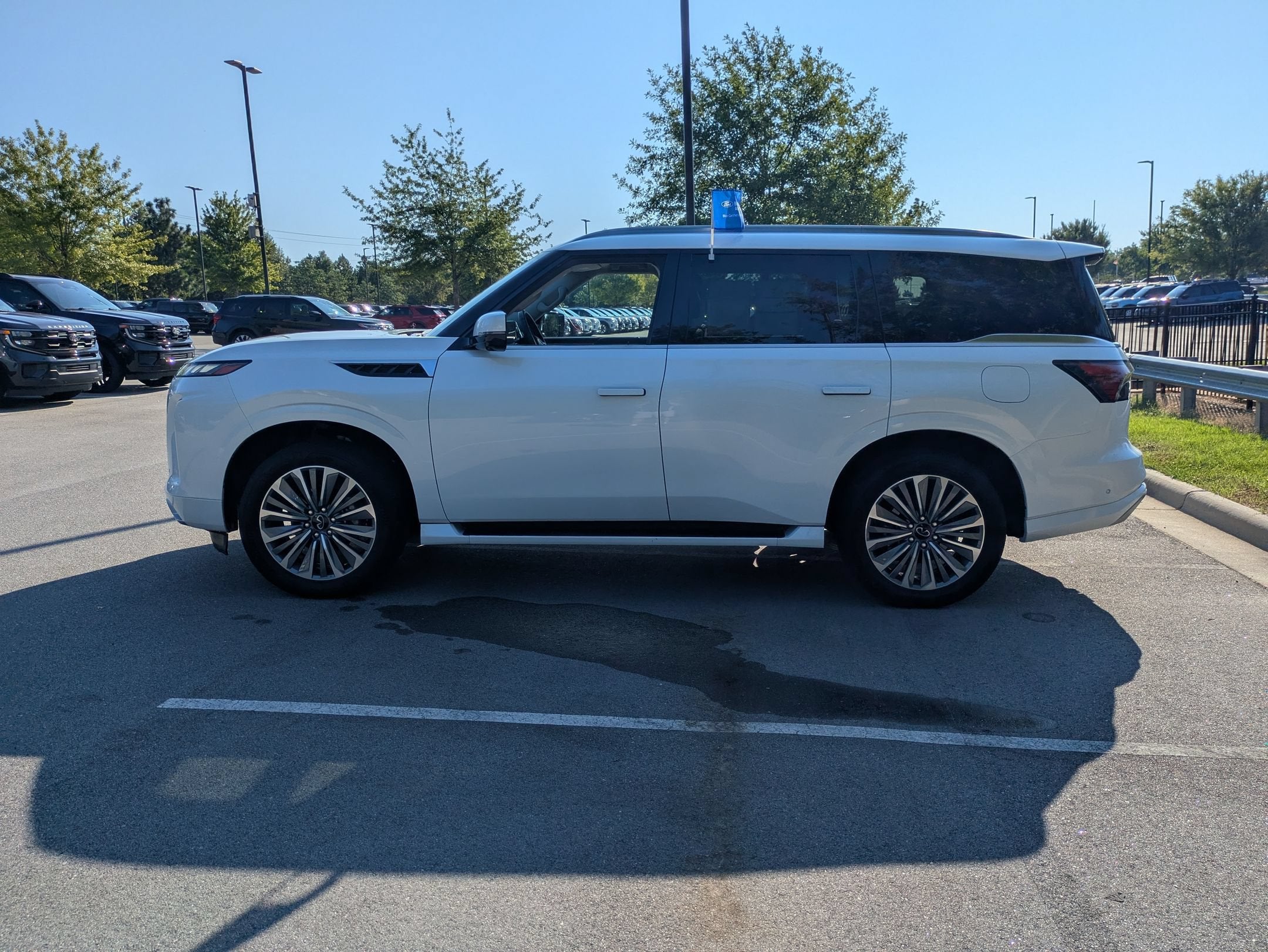 2025 INFINITI QX80 SENSORY