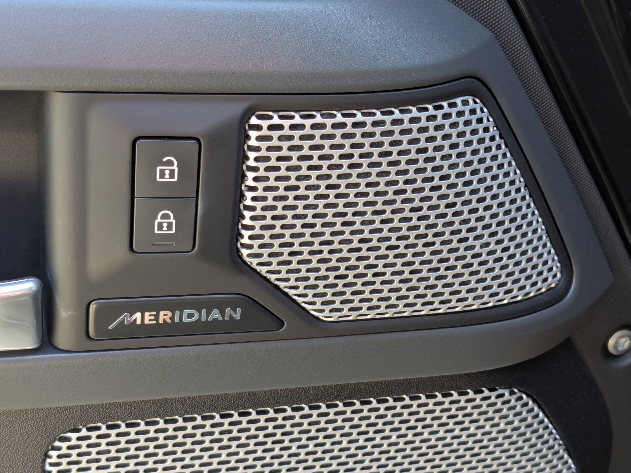 2024 Land Rover Defender X-Dynamic SE