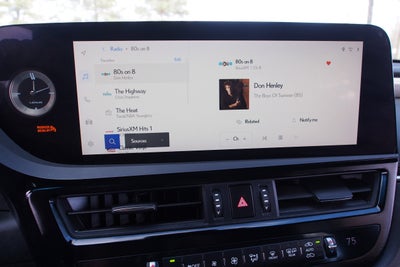 2023 Lexus ES ES 300h F SPORT Handling