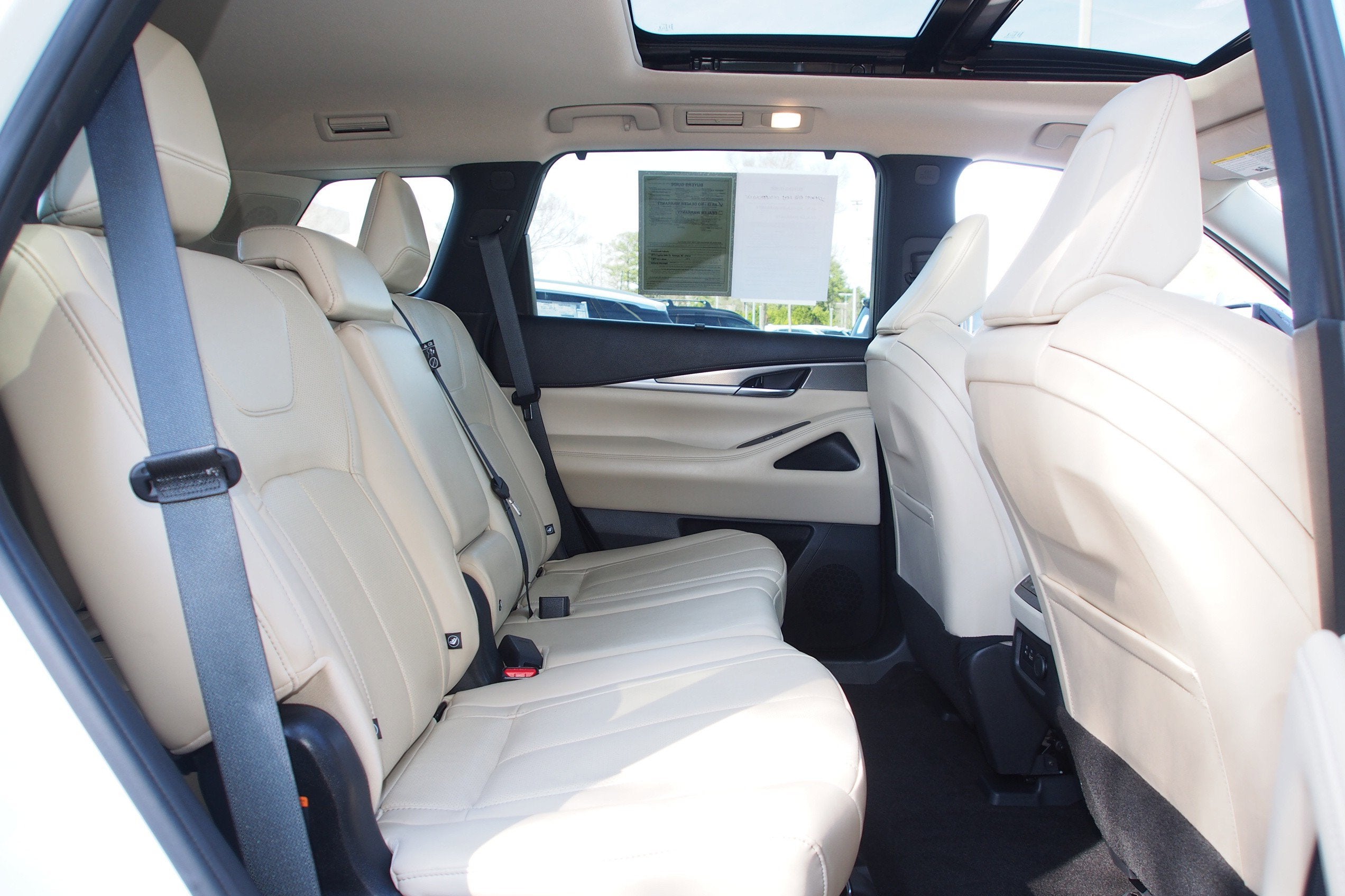 2023 INFINITI QX60 LUXE