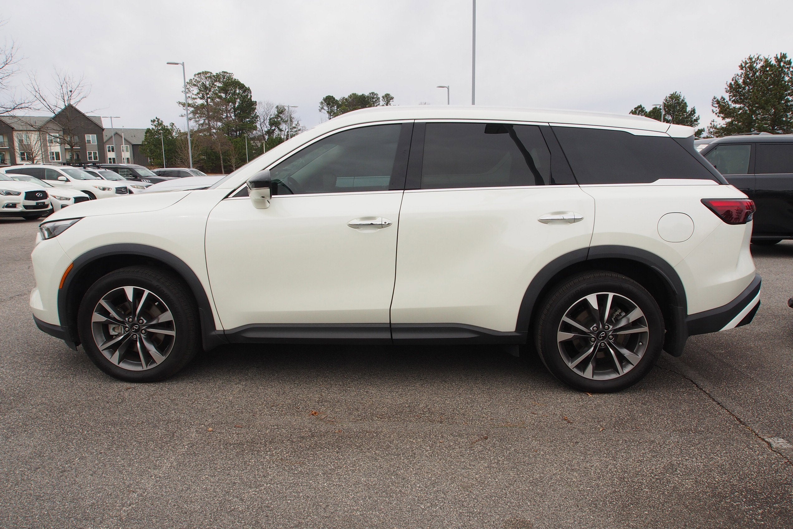 2023 INFINITI QX60 LUXE