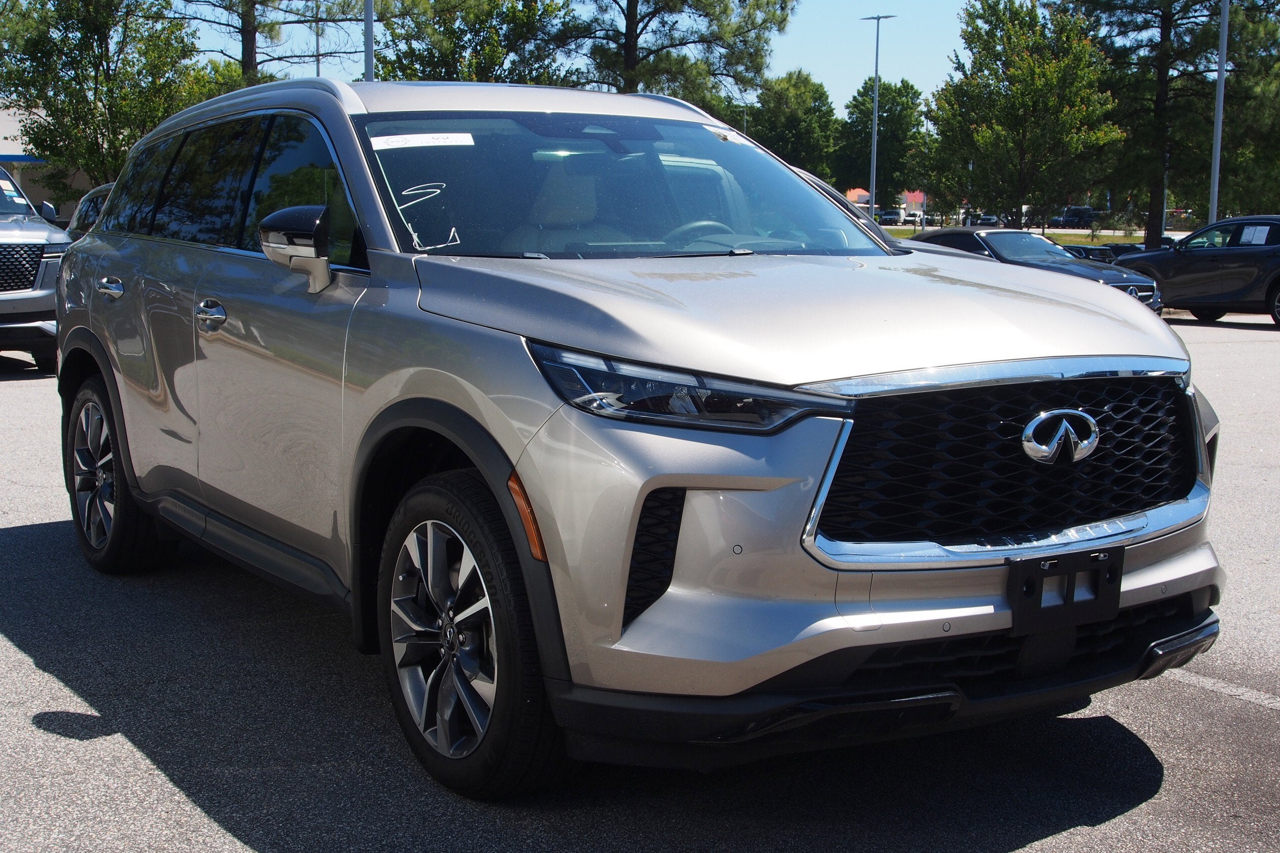 2023 INFINITI QX60 LUXE