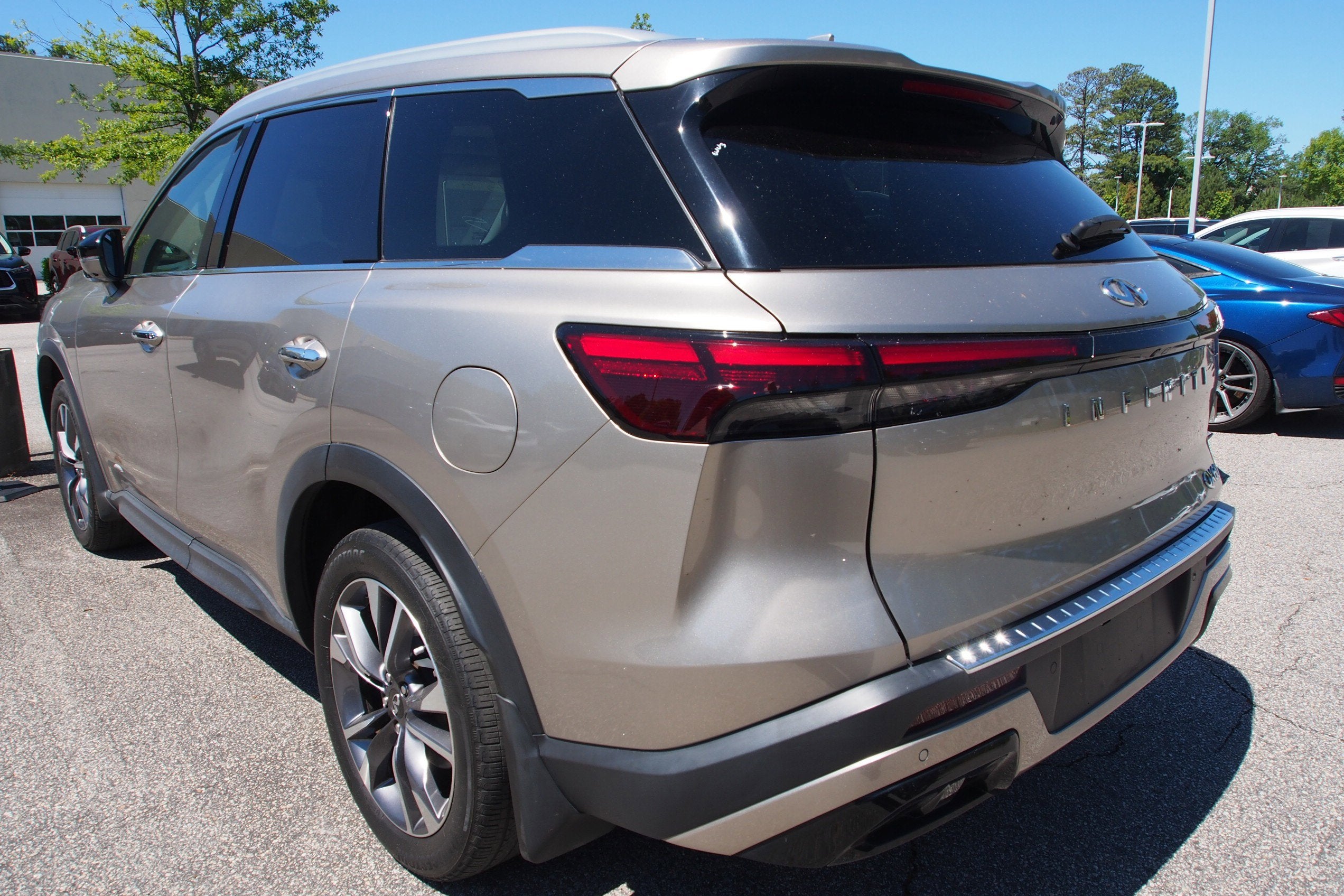 2023 INFINITI QX60 LUXE