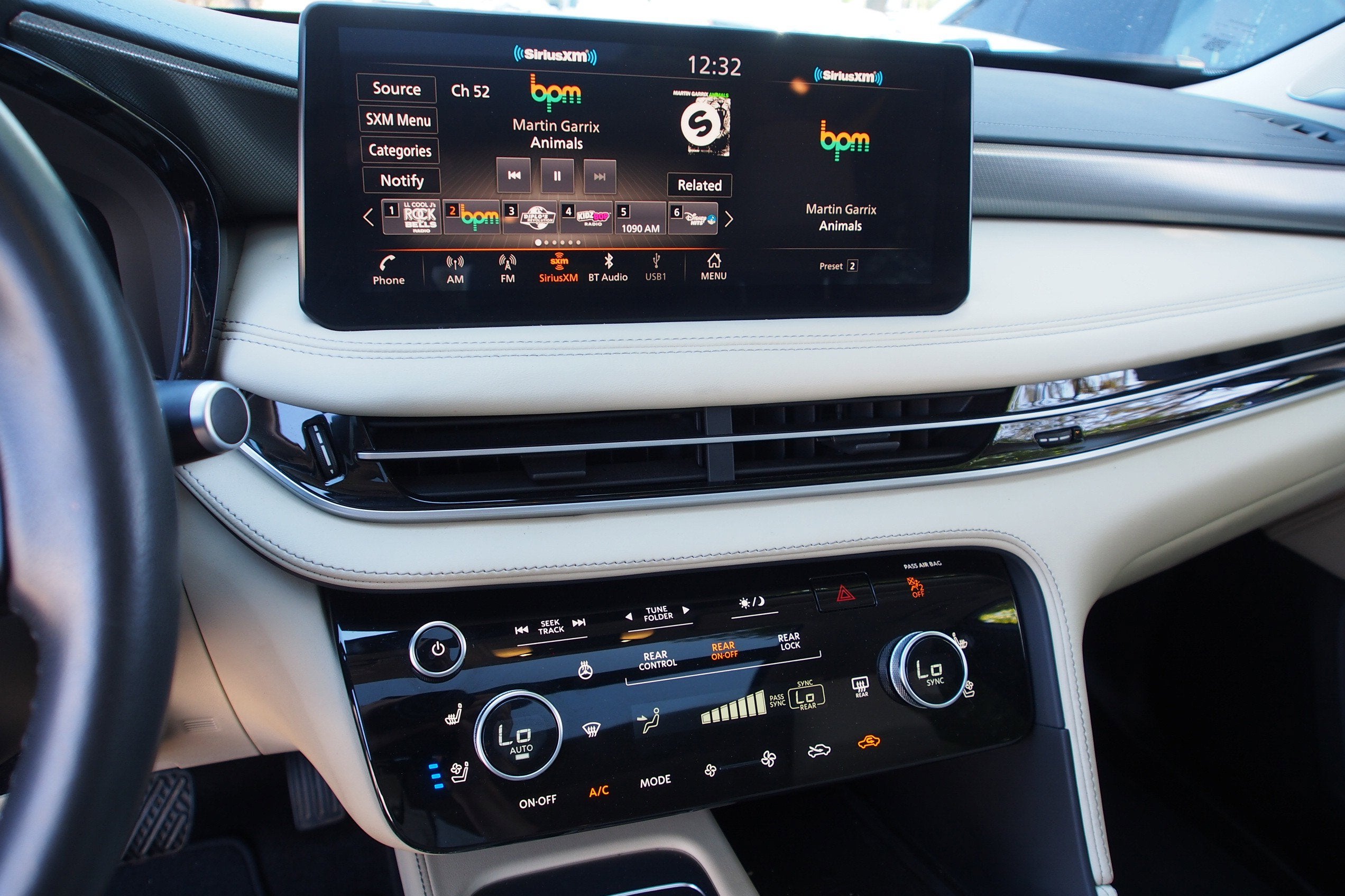 2023 INFINITI QX60 LUXE