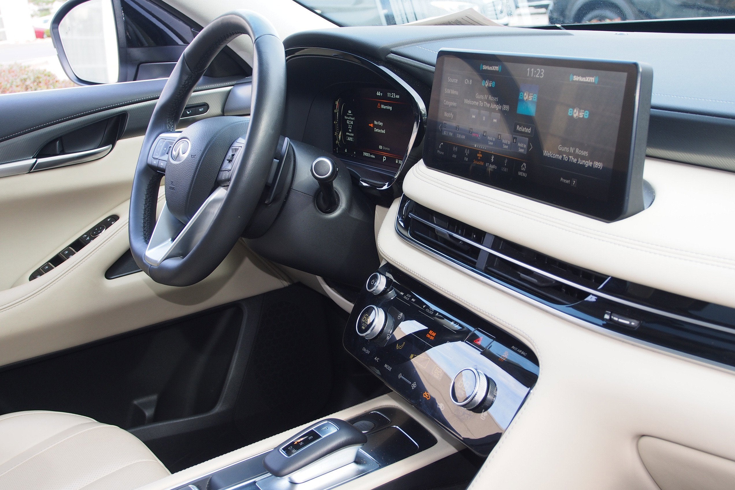 2023 INFINITI QX60 LUXE