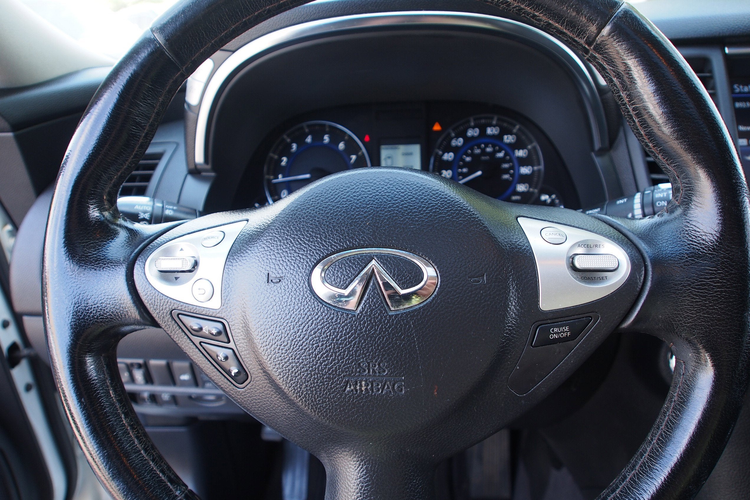 2017 INFINITI QX70 Base