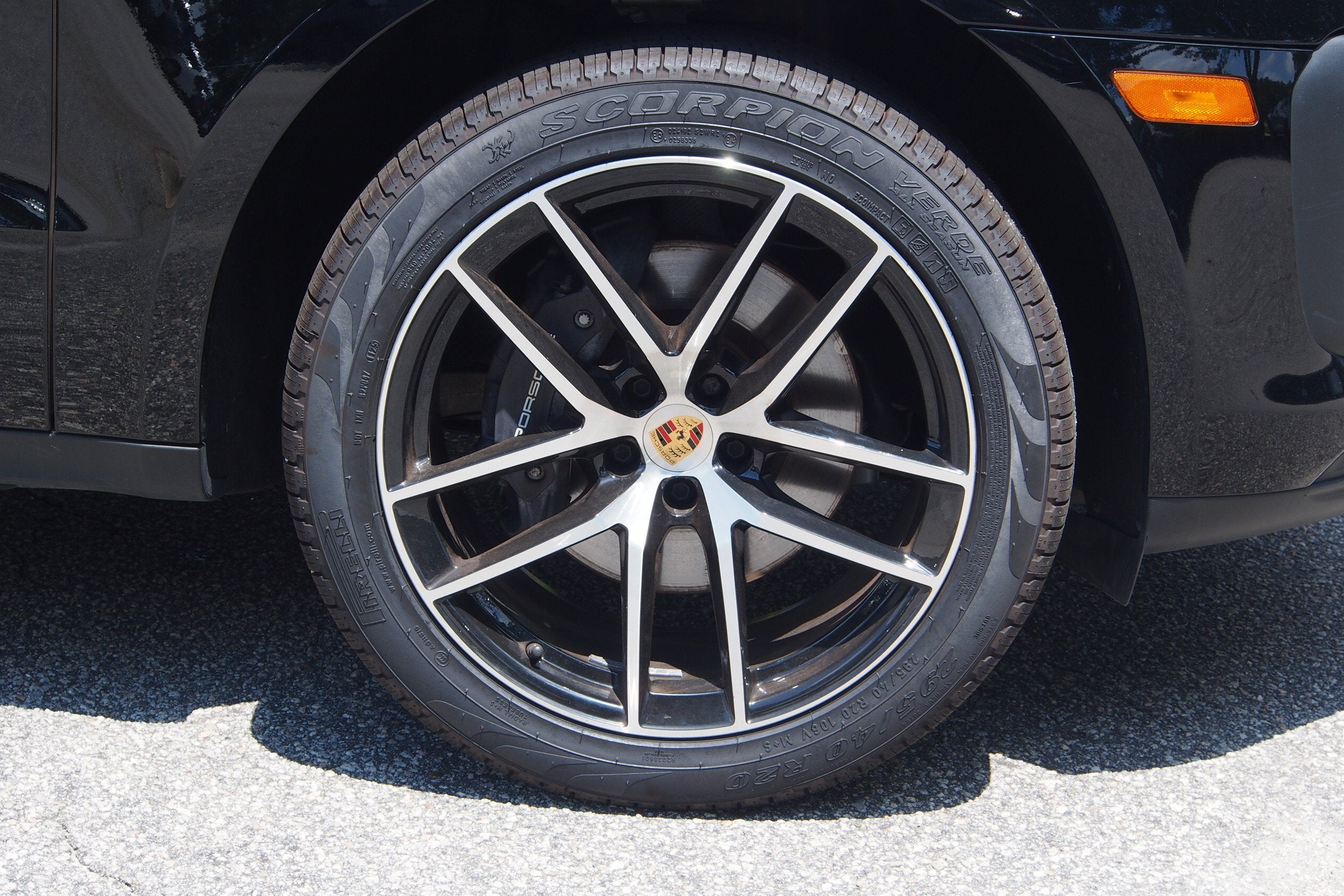 2023 Porsche Macan Base