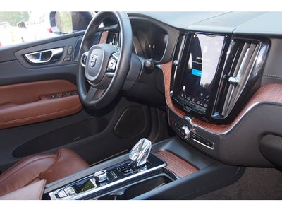 2023 Volvo XC60 Ultimate Bright Theme