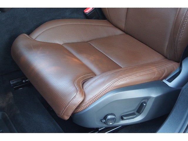 2023 Volvo XC60 Ultimate Bright Theme