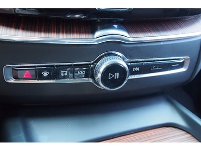 2023 Volvo XC60 Ultimate Bright Theme