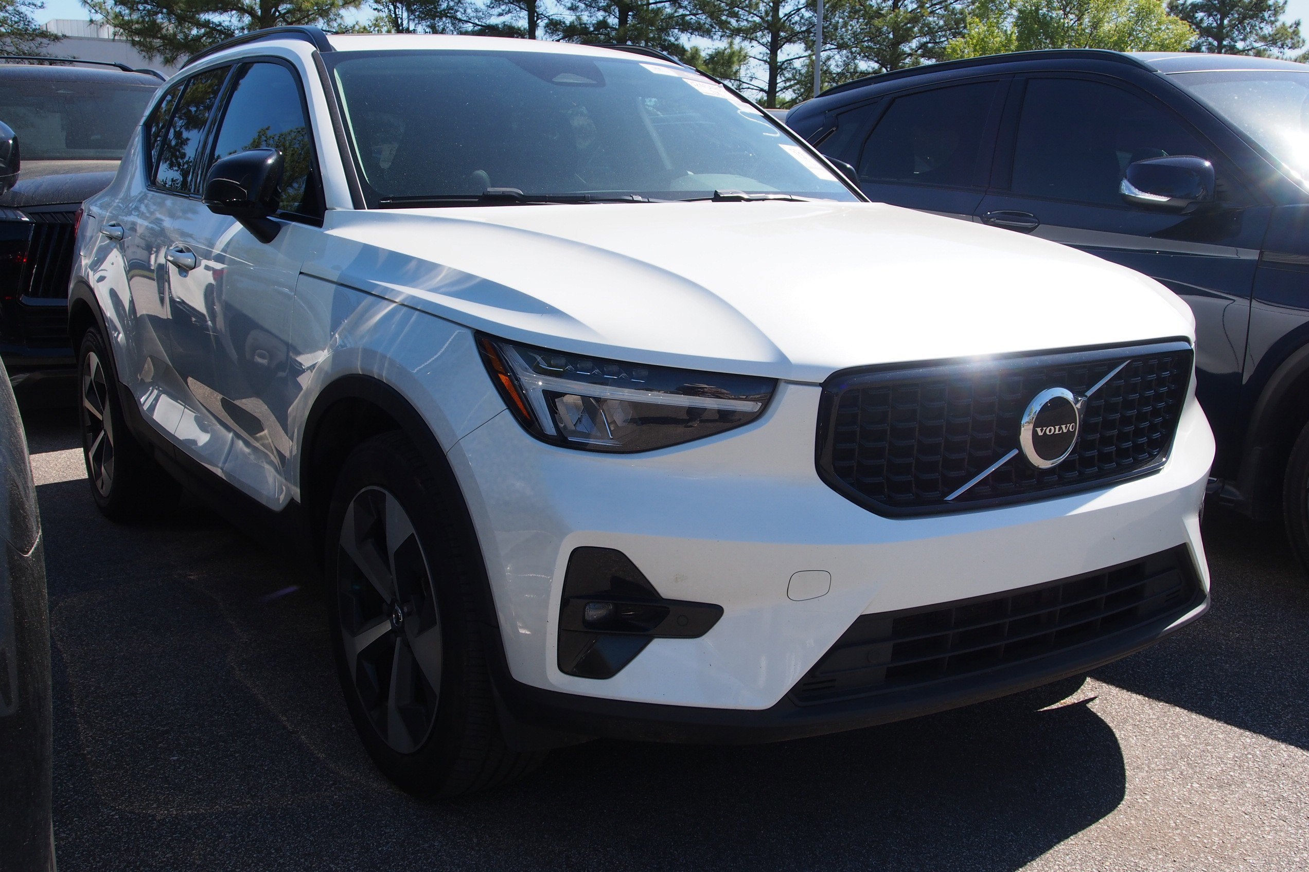 2023 Volvo XC40 Plus Dark Theme