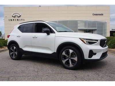 2023 Volvo XC40 Plus Dark Theme