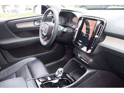 2023 Volvo XC40 Plus Dark Theme