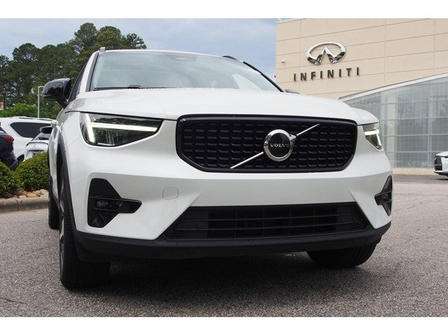2023 Volvo XC40 Plus Dark Theme