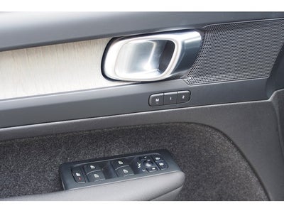 2023 Volvo XC40 Plus Dark Theme