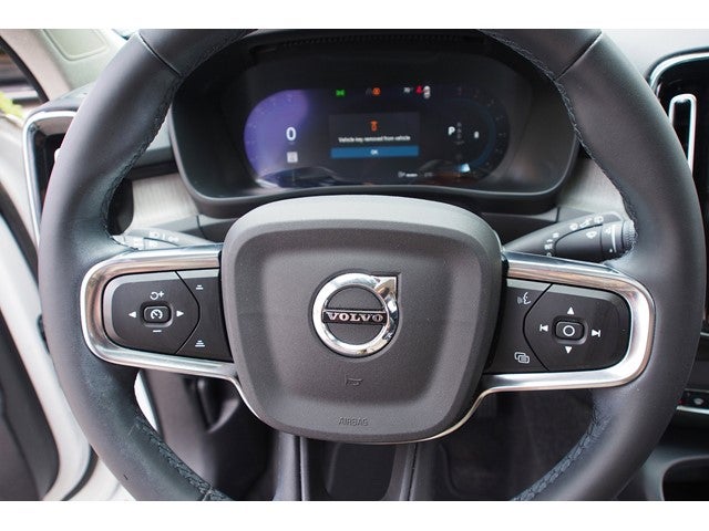 2023 Volvo XC40 Plus Dark Theme