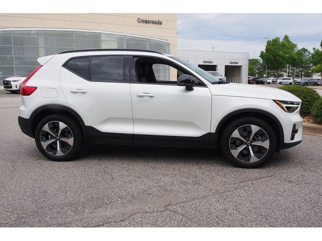 2023 Volvo XC40 Plus Dark Theme