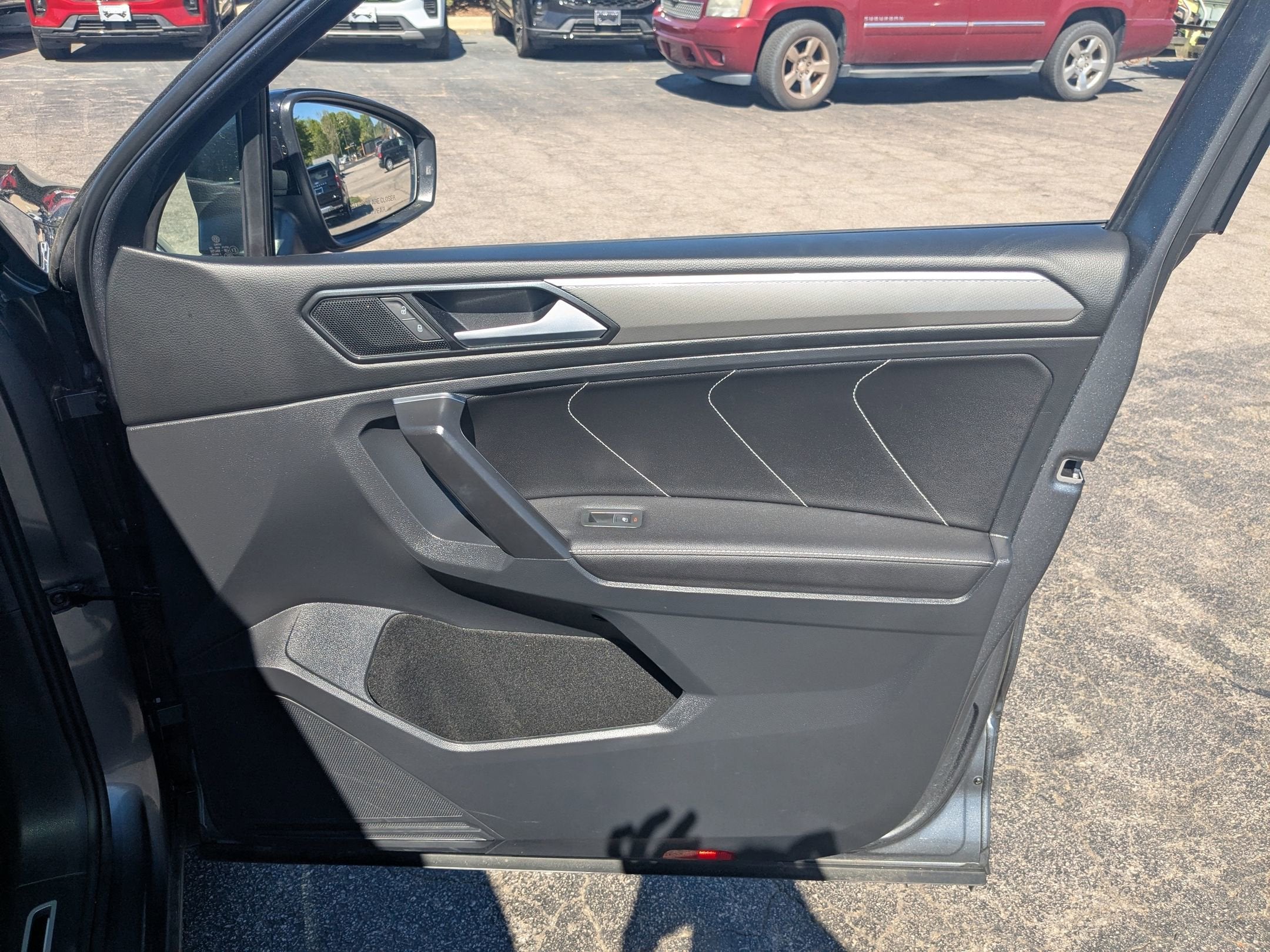 2023 Volkswagen Tiguan SE R-Line Black