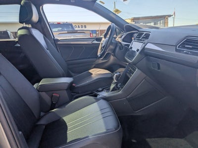 2023 Volkswagen Tiguan SE R-Line Black