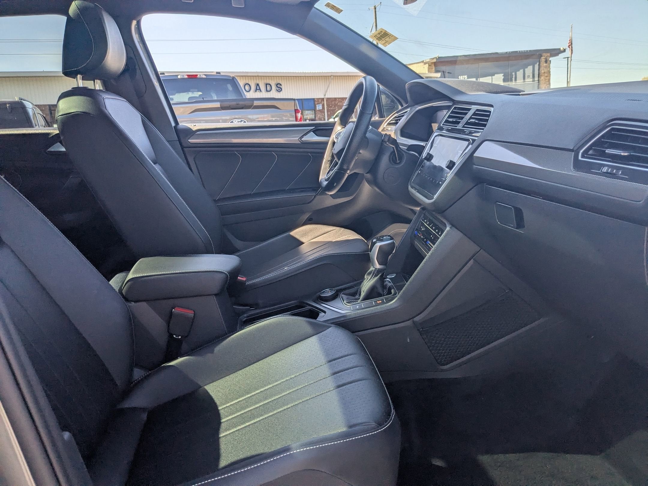 2023 Volkswagen Tiguan SE R-Line Black